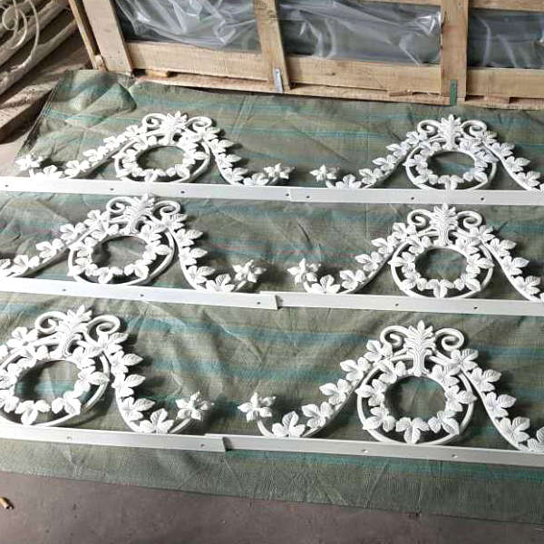White floral scroll wrought steel cornice ornaments for Victorian conservatory eaves decoration