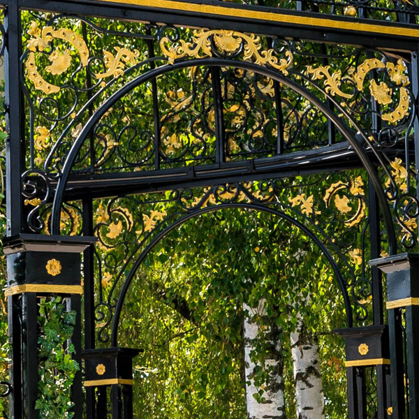 Dual curved arch wrought iron beam with golden scroll ornament for wedding pavilion