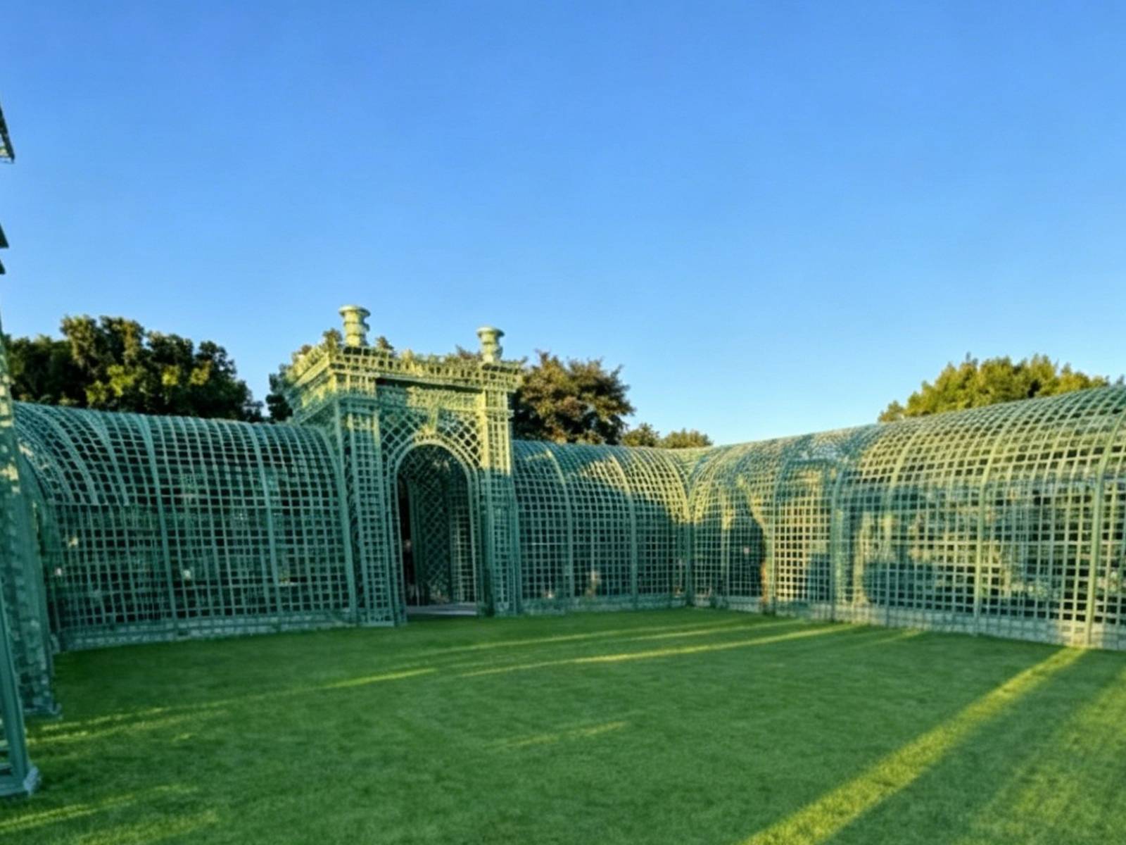 Ysgh 235 Ornate Steel Frame Conservatory: Timeless Elegance