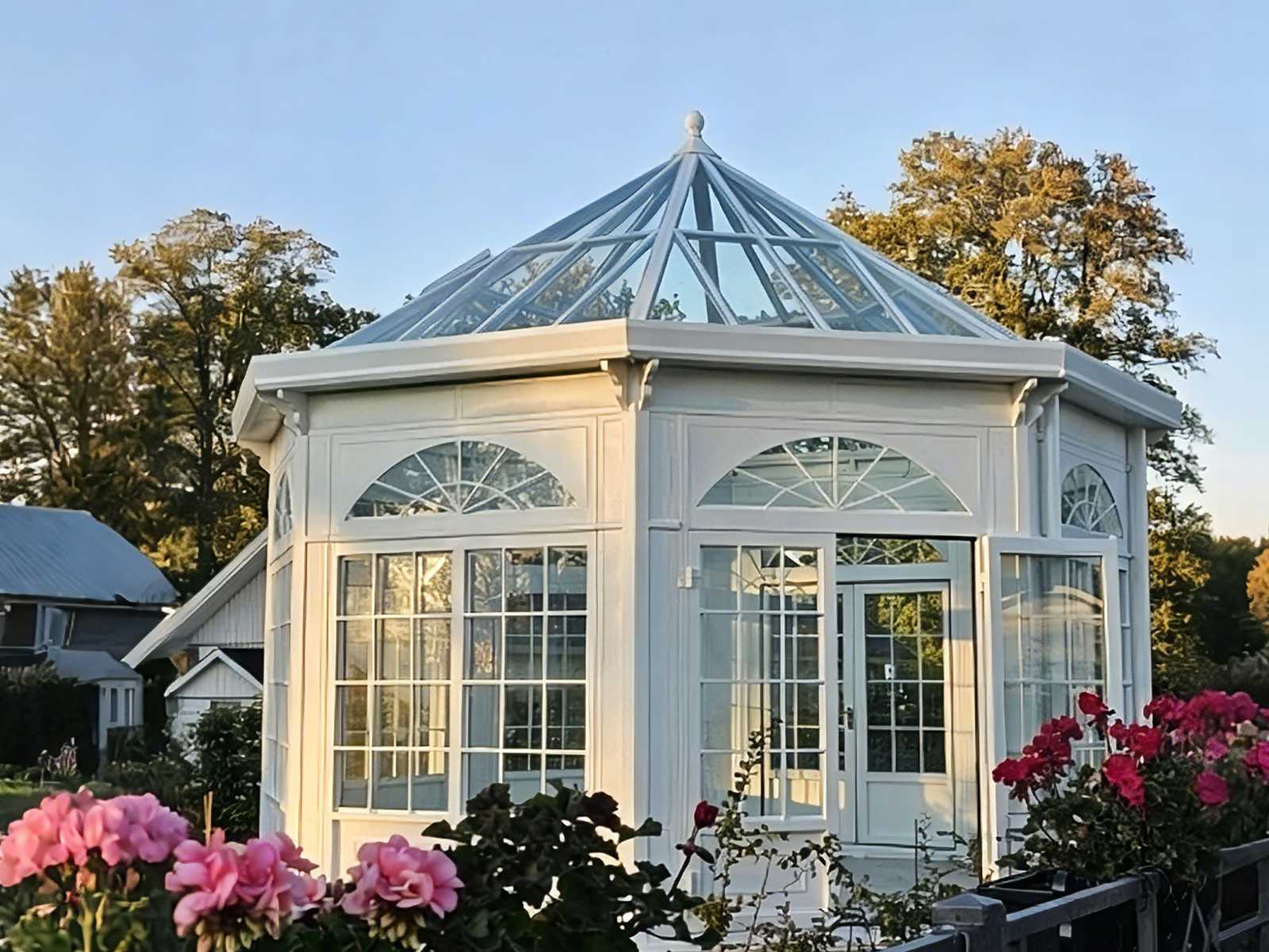 Ysgh 236 Hexagonal Conservatory: Endless Views